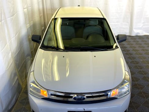 Used 2010 Ford Focus SE image 2
