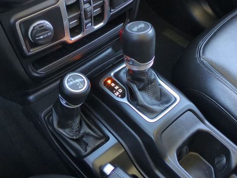 Used 2021 Jeep Wrangler Unlimited Sahara image 35