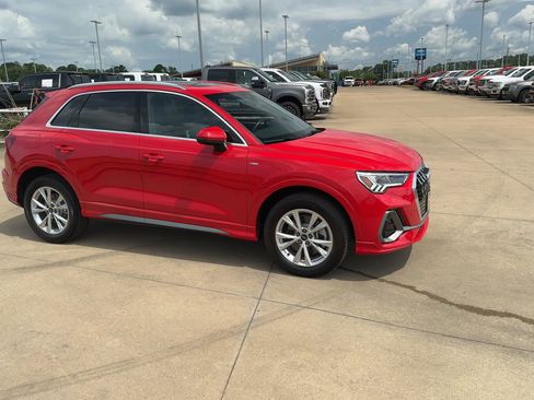 Used 2023 Audi Q3 2.0T Premium image 2