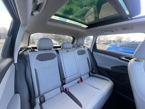 Used 2023 Volkswagen Taos SE image 5