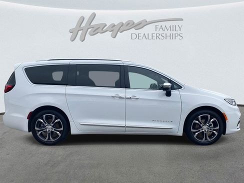 New 2026 Chrysler Pacifica Pinnacle image 3