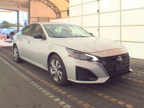 Used 2024 Nissan Altima 2.5 S image 4