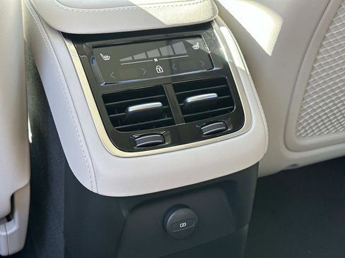 New 2026 Volvo XC90 T8 Ultra w/ Protection Package Premier image 10