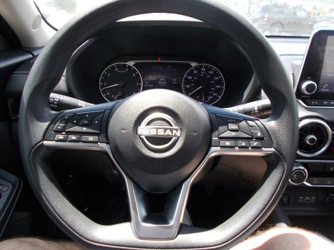 Used 2024 Nissan Sentra SV FWD image 14