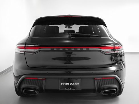 Certified 2025 Porsche Macan image 11