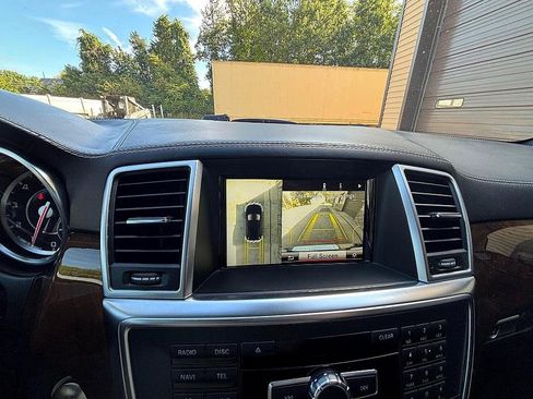 Used 2015 Mercedes-Benz ML 63 AMG 4MATIC 4dr ML 63 AMG image 29