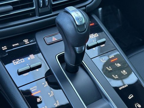 Used 2024 Porsche Macan image 22