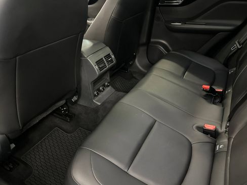 Used 2019 Jaguar F-PACE Premium image 26
