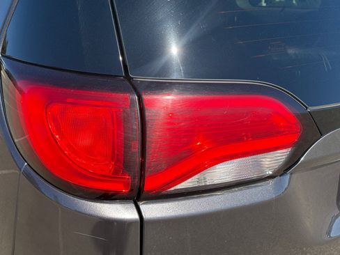 Used 2018 Chrysler Pacifica Touring-L Plus FWD image 20
