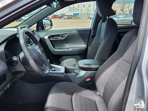 Used 2022 Toyota RAV4 SE w/ Convenience Package image 8