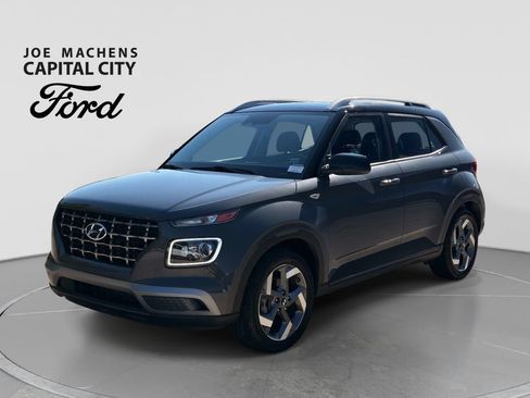 Used 2025 Hyundai Venue Limited FWD image 9