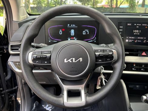 Used 2025 Kia Sportage LX FWD image 25