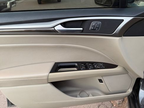 Used 2019 Ford Fusion SEL FWD image 17