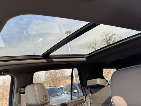 Used 2021 GMC Yukon Denali w/ Denali Premium Package image 30