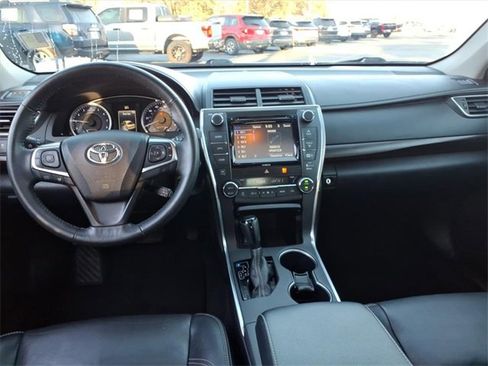 Used 2017 Toyota Camry XLE image 10