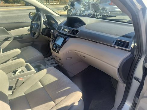 Used 2016 Honda Odyssey SE image 19