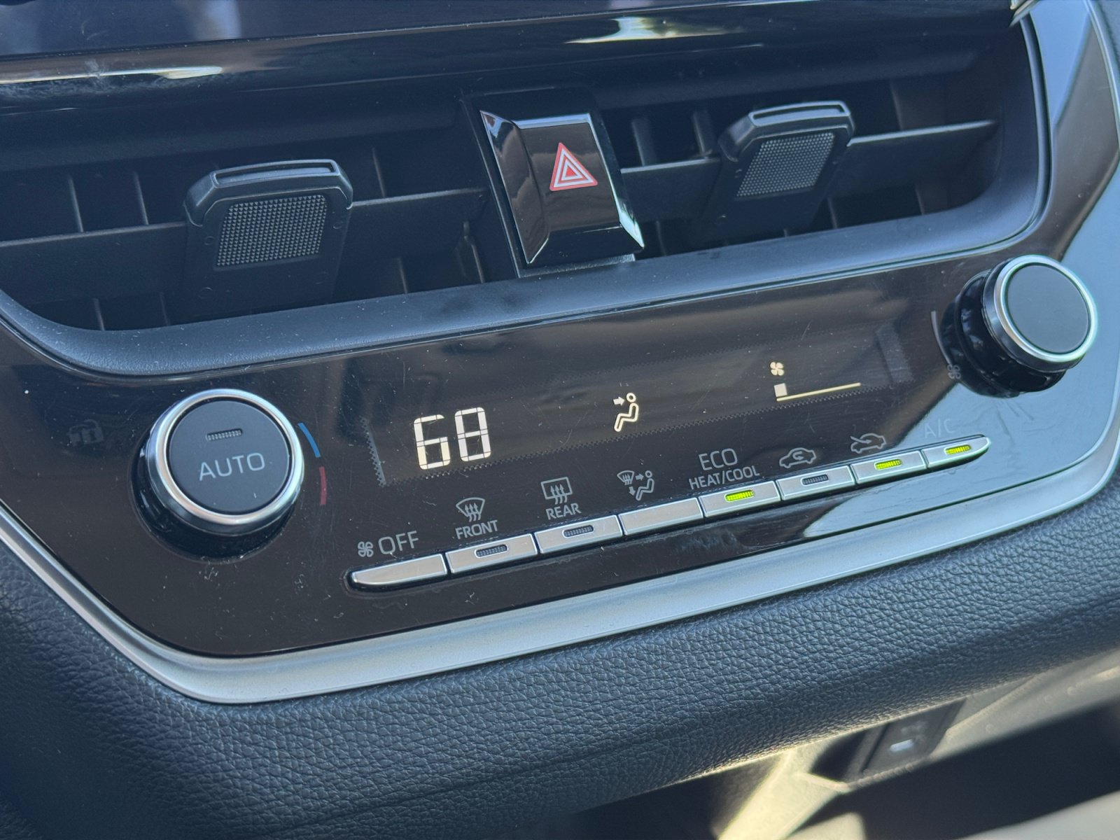 Used 2025 Toyota Corolla LE FWD image 18