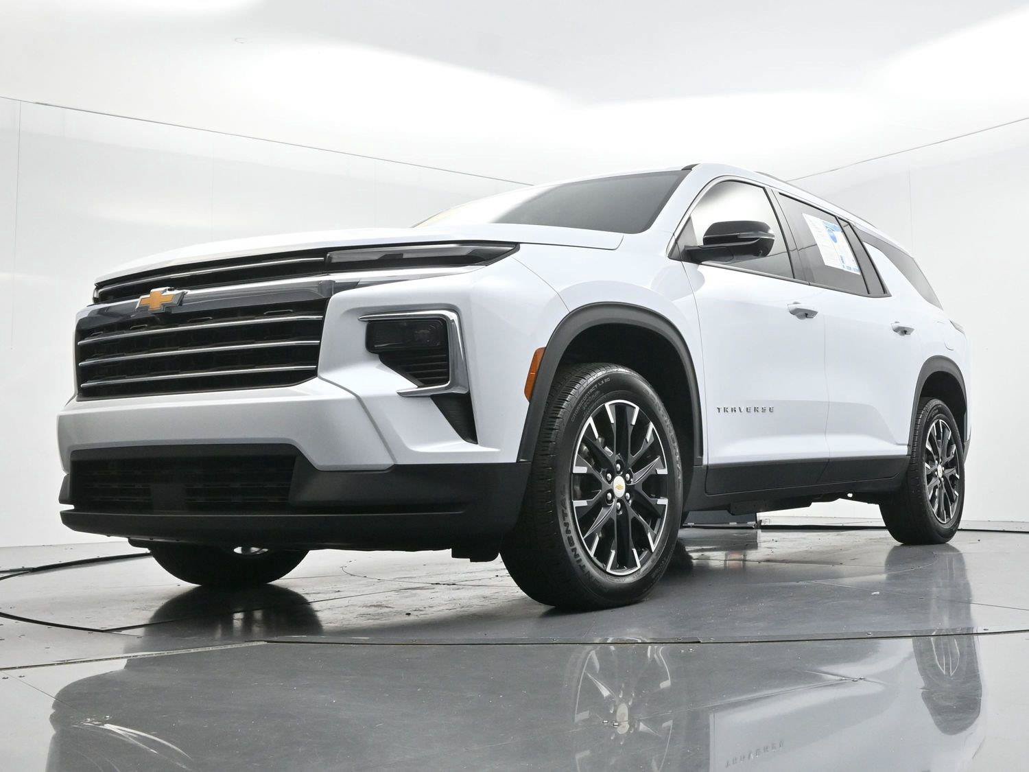 Used 2026 Chevrolet Traverse LT w/ Sun and Wheel Package FWD image 51