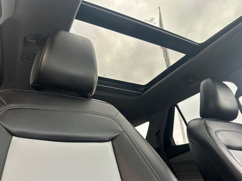 Used 2022 Ford Explorer XLT image 20