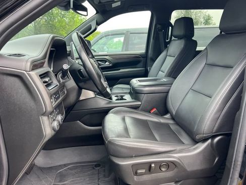 Used 2023 Chevrolet Suburban LT AWD/4WD image 3