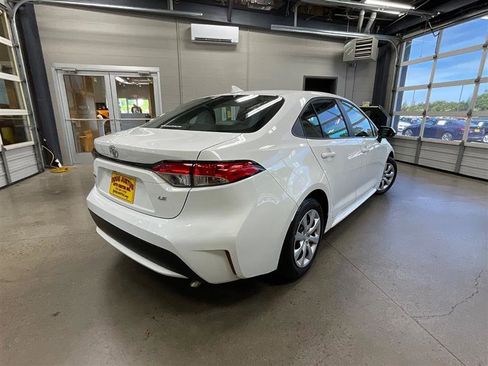 Used 2020 Toyota Corolla LE FWD image 5