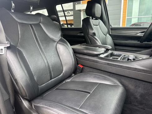 Used 2024 Jeep Wagoneer Series II AWD/4WD image 12