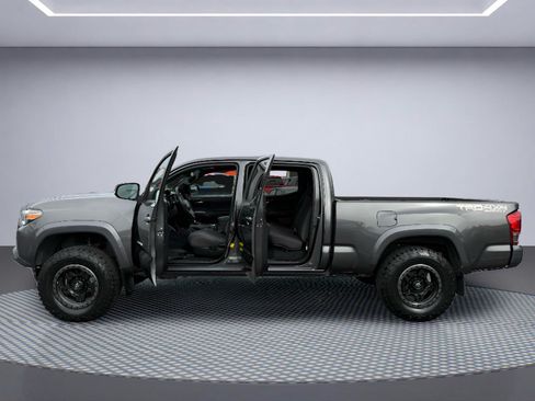 Used 2016 Toyota Tacoma TRD Sport w/ Premium & Technology Package AWD/4WD image 12