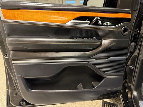 Used 2022 Jeep Grand Wagoneer Series III w/ Rear Seat Video Group 1 image 12