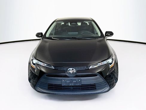 Used 2024 Toyota Corolla LE FWD image 2