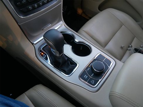 Used 2017 Jeep Grand Cherokee Limited w/ Trailer Tow Group IV image 36