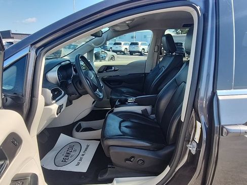 Certified 2022 Chrysler Pacifica Touring-L FWD image 18
