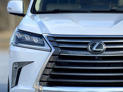 Used 2020 Lexus LX 570 4WD w/ Luxury Package image 13