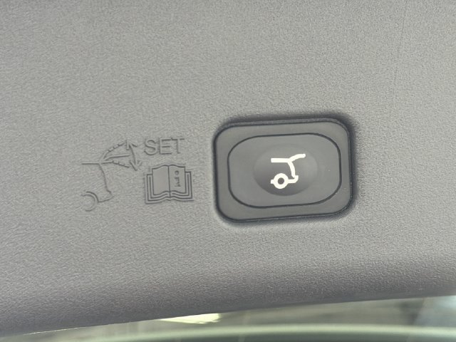 Used 2026 Lincoln Nautilus Premier AWD/4WD image 21
