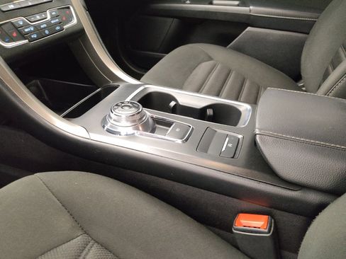 Used 2018 Ford Fusion SE w/ Fusion SE Technology Package FWD image 26