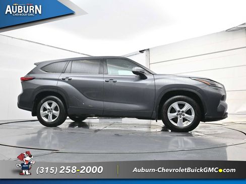 Used 2021 Toyota Highlander LE AWD/4WD image 27