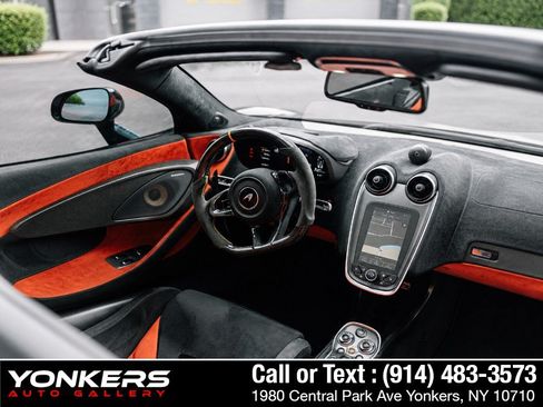 Used 2020 McLaren 600LT Spider RWD image 10