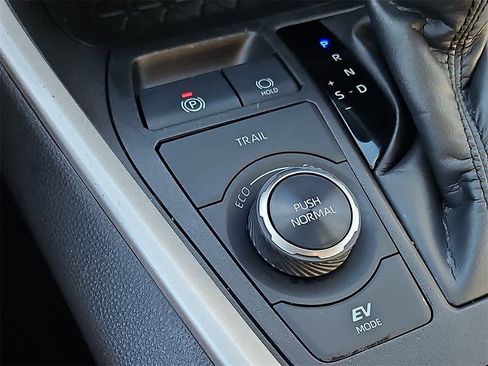 Used 2023 Toyota RAV4 XLE image 21