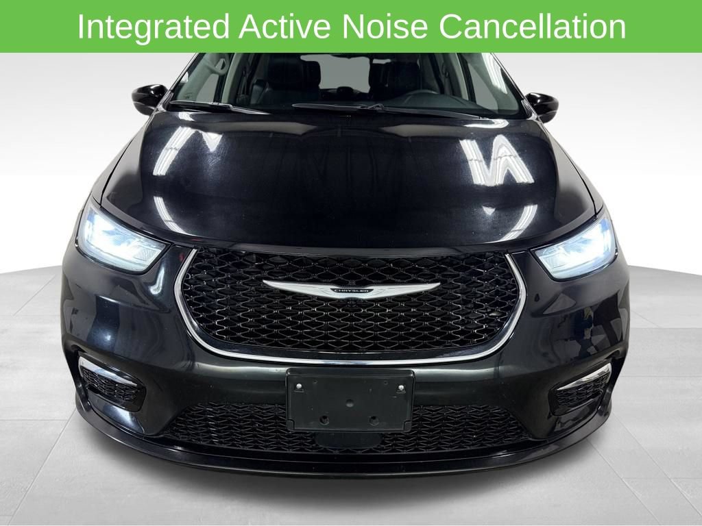 Used 2023 Chrysler Pacifica Touring-L FWD image 7
