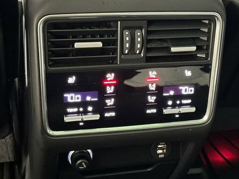 Used 2019 Porsche Cayenne Turbo image 14