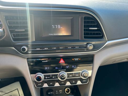 Used 2020 Hyundai Elantra SE image 16