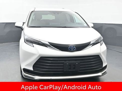 Used 2025 Toyota Sienna LE image 10