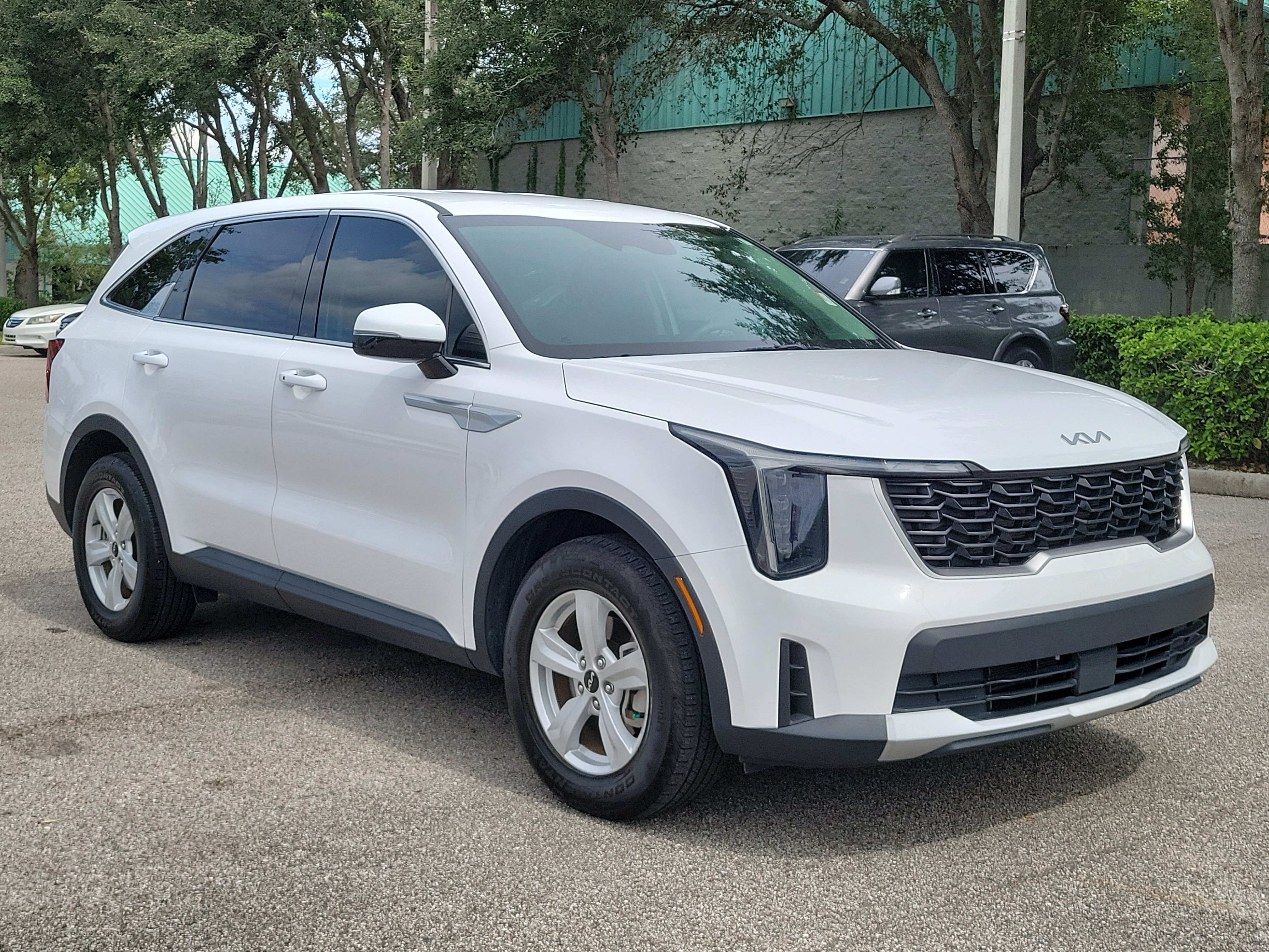 Used 2024 Kia Sorento LX FWD image 3