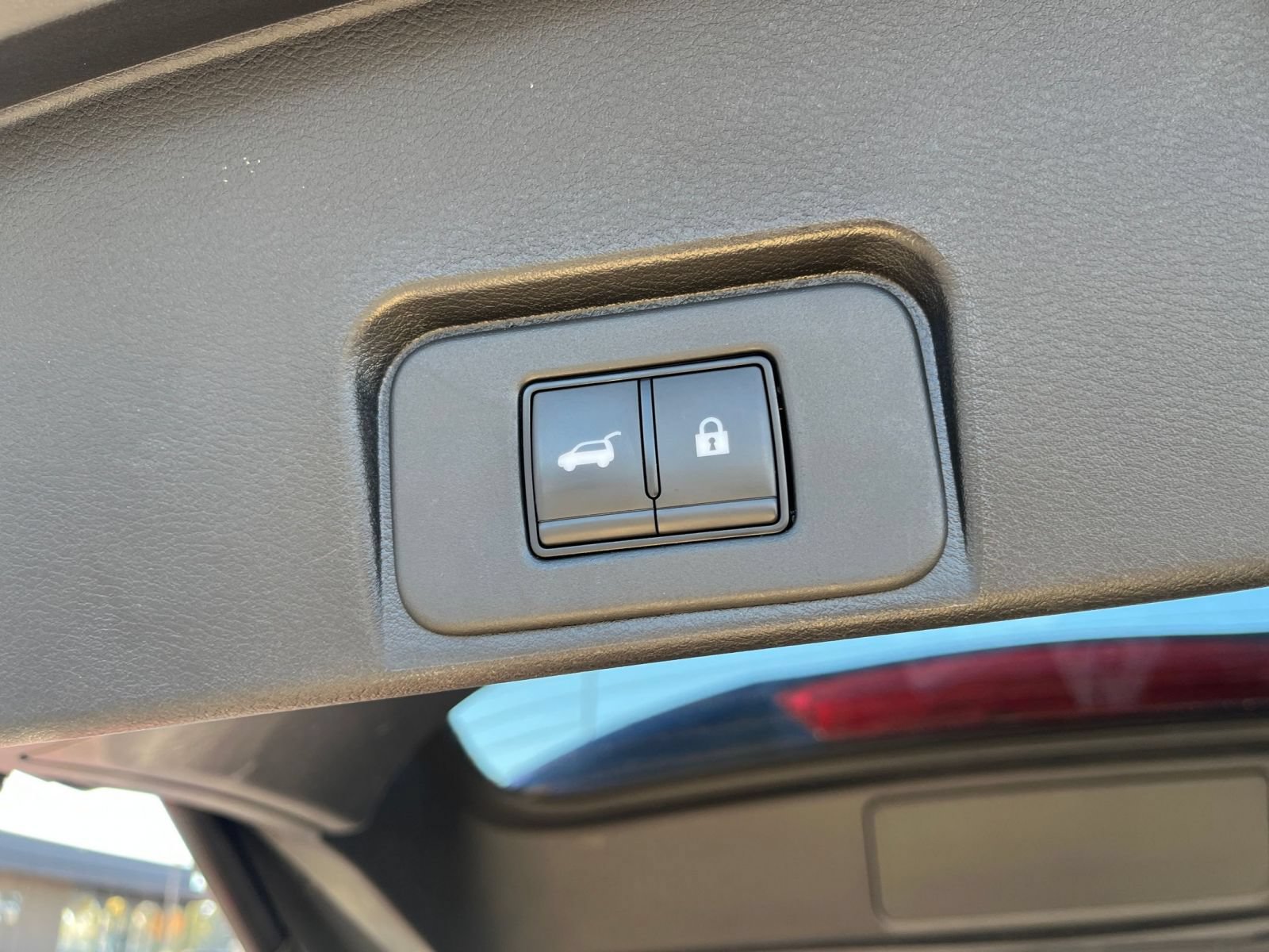 Used 2025 Nissan Rogue SV AWD/4WD image 22