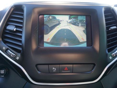 Used 2019 Jeep Cherokee Latitude Plus image 22