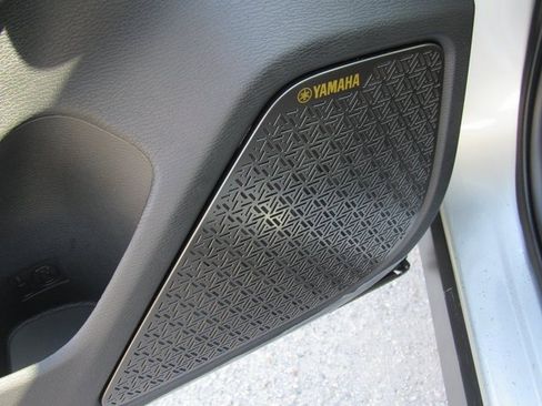 New 2025 Mitsubishi Outlander SE image 13