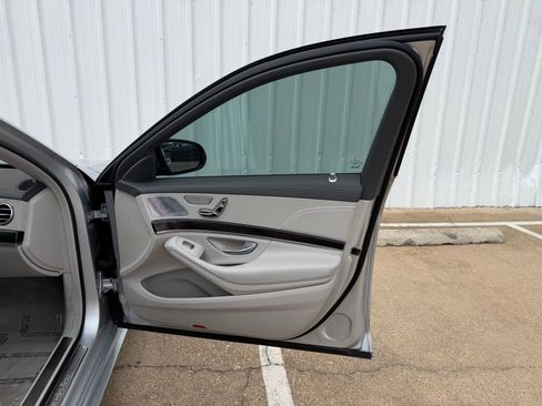 Used 2016 Mercedes-Benz S 550 Sedan image 22