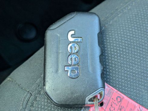 Used 2019 Jeep Wrangler Sport AWD/4WD image 24