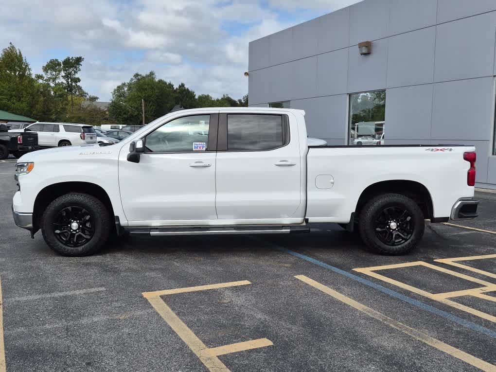 Used 2023 Chevrolet Silverado 1500 LT w/ Leather Package AWD/4WD image 6