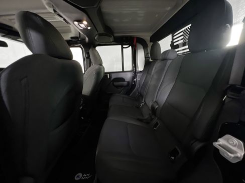 Used 2023 Jeep Gladiator Sport image 22