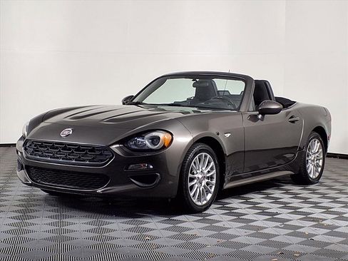 Used 2018 FIAT 124 Spider Classica w/ Technology Group image 3